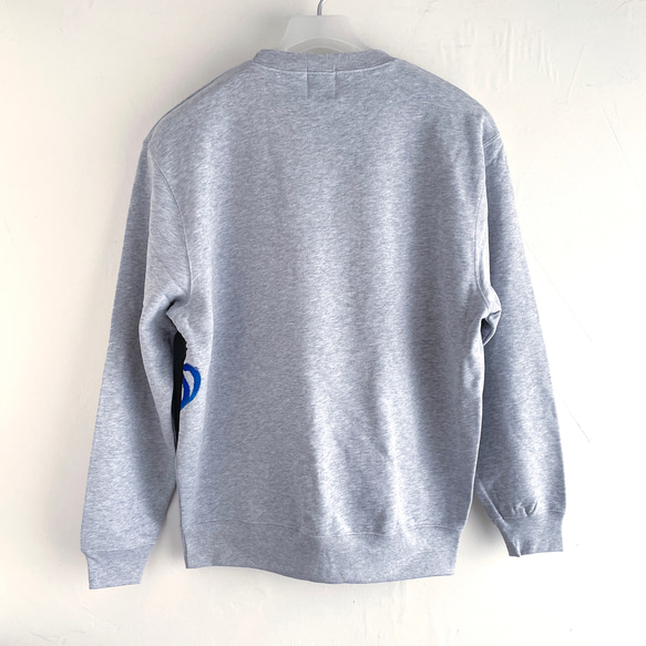 手描き菊柄トレーナー グレー クルーネックスウェット 男女兼用サイズ 4枚目の画像