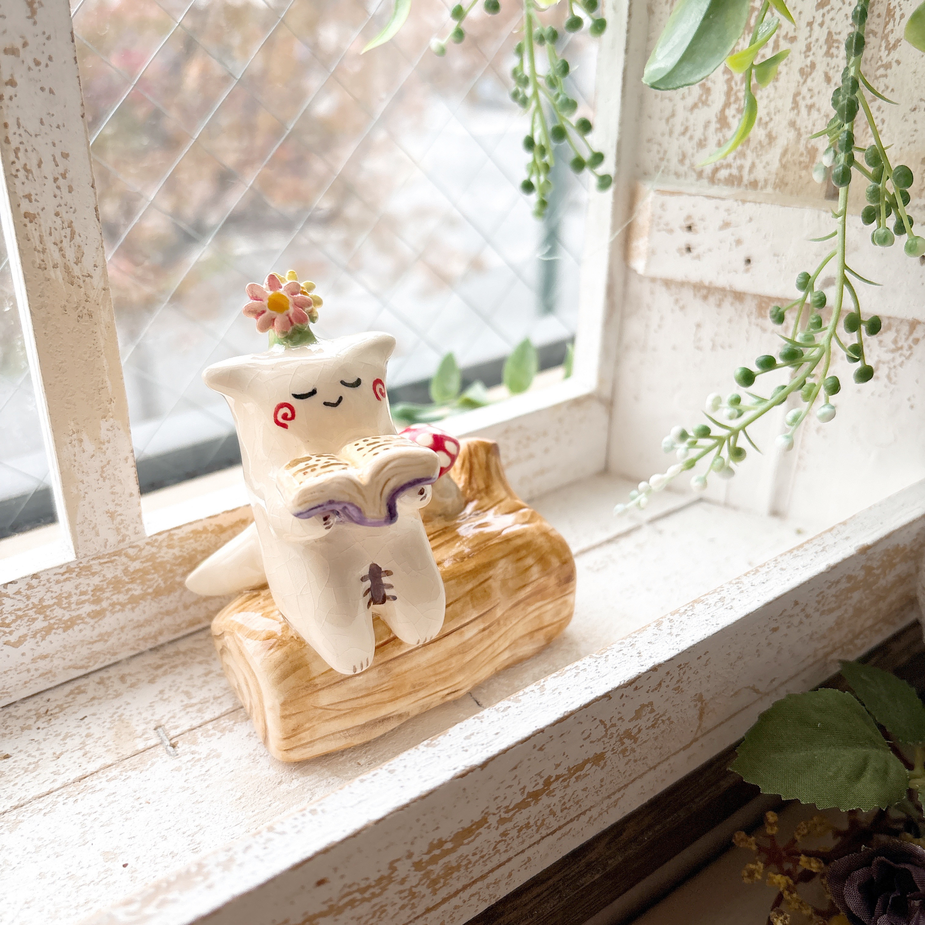 ぴーすこ君と読書の秋 金彩 / 恐竜 キノコ 切り株 丸太