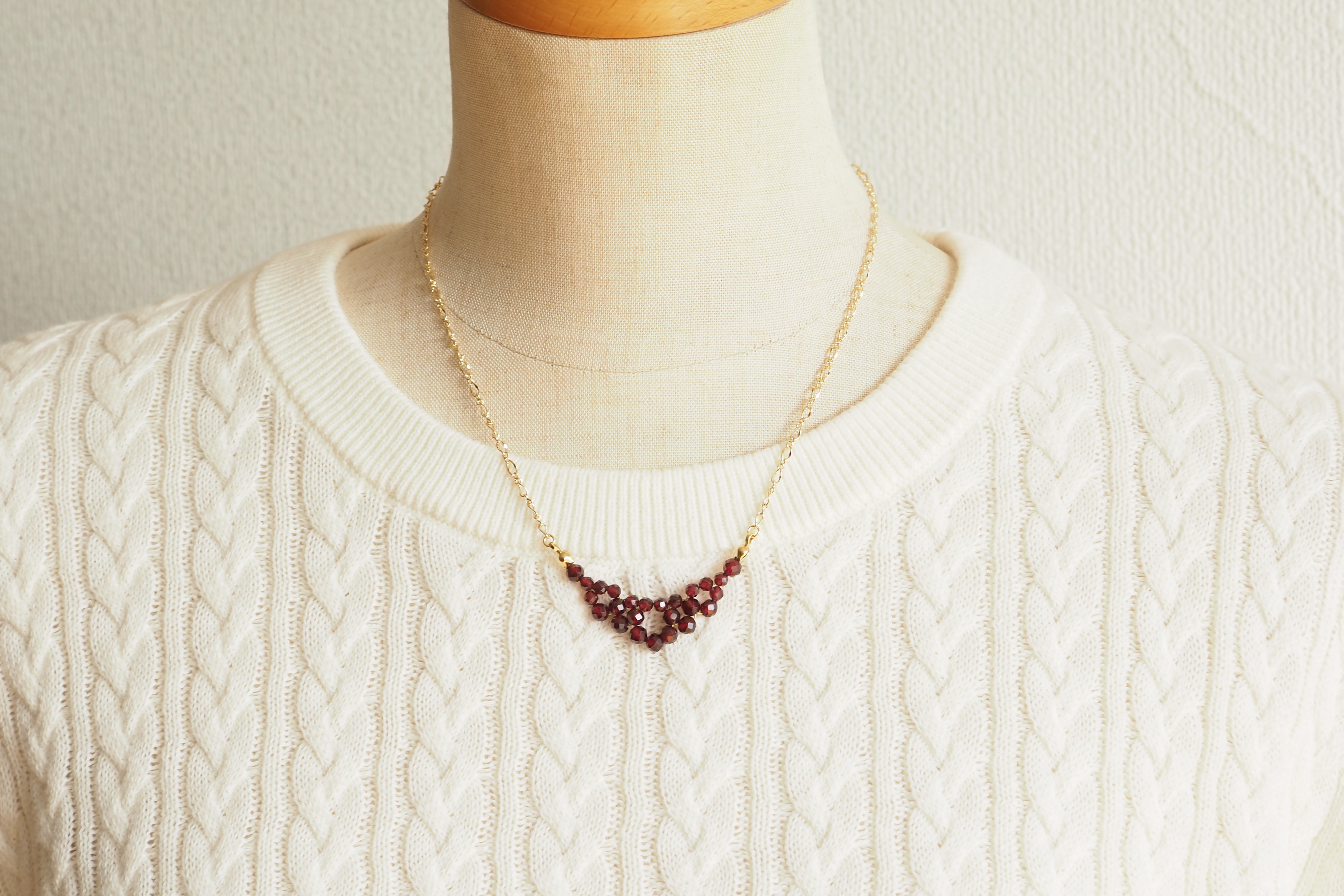 クレセントネックレス　モザンビーク ガーネット　三日月　1月誕生石　14kgf金具へ変更可能　ざくろ石　柘榴石