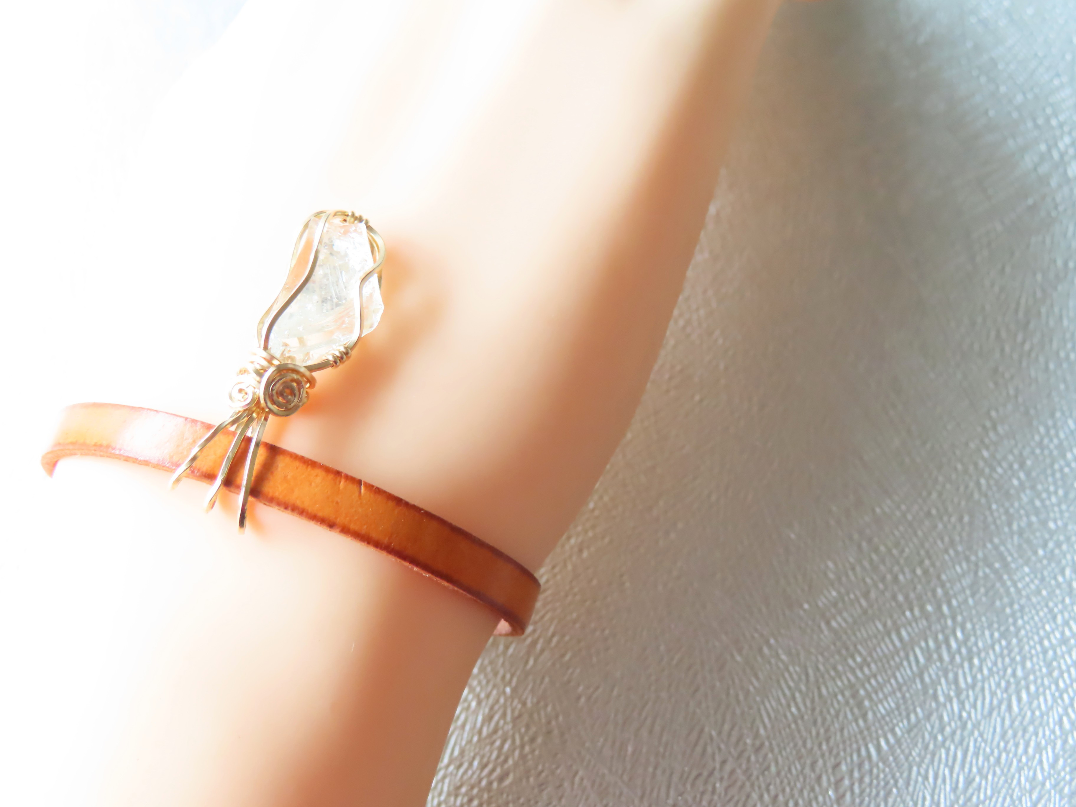 アンダラクリスタル　革製ブレスレット