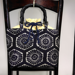 帯リメイクバッグ 本金箔 金の花と花菱亀甲 綿入りスクエアバッグ 持ち