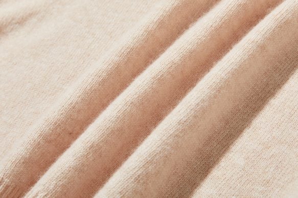 舒適時尚的針織毛衣，秋冬季必備單品。 100%羊毛，米色，貨號251120-1。 第9張的照片