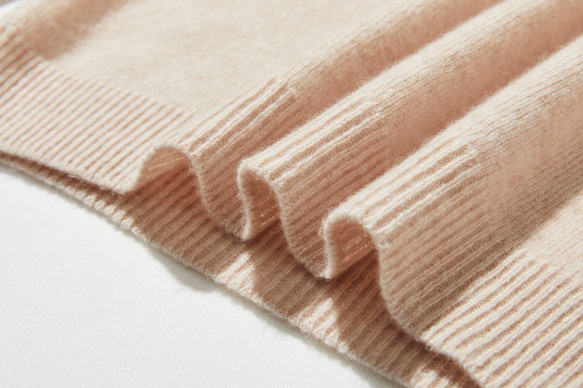 舒適時尚的針織毛衣，秋冬季必備單品。 100%羊毛，米色，貨號251120-1。 第8張的照片