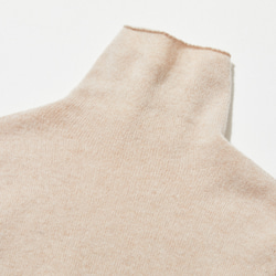 舒適時尚的針織毛衣，秋冬季必備單品。 100%羊毛，米色，貨號251120-1。 第7張的照片