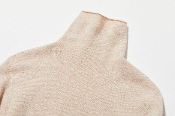 舒適時尚的針織毛衣，秋冬季必備單品。 100%羊毛，米色，貨號251120-1。 第7張的照片