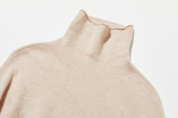 舒適時尚的針織毛衣，秋冬季必備單品。 100%羊毛，米色，貨號251120-1。 第2張的照片