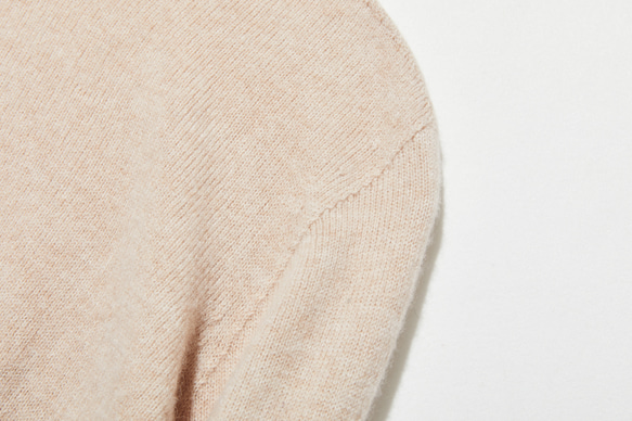 舒適時尚的針織毛衣，秋冬季必備單品。 100%羊毛，米色，貨號251120-1。 第3張的照片