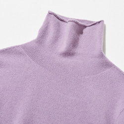舒適時尚的針織衫，適合秋冬季節穿著。 100%羊毛，淺紫色（251120-8）。 第2張的照片