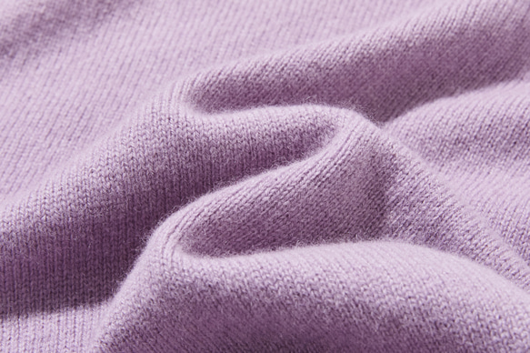 舒適時尚的針織衫，適合秋冬季節穿著。 100%羊毛，淺紫色（251120-8）。 第10張的照片
