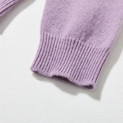 舒適時尚的針織衫，適合秋冬季節穿著。 100%羊毛，淺紫色（251120-8）。 第5張的照片