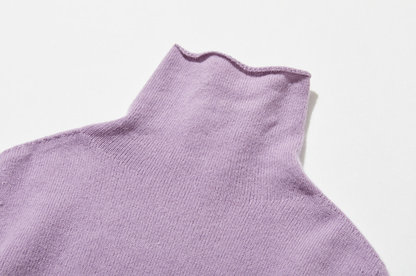 舒適時尚的針織衫，適合秋冬季節穿著。 100%羊毛，淺紫色（251120-8）。 第7張的照片