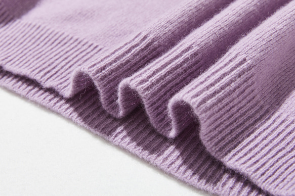 舒適時尚的針織衫，適合秋冬季節穿著。 100%羊毛，淺紫色（251120-8）。 第8張的照片