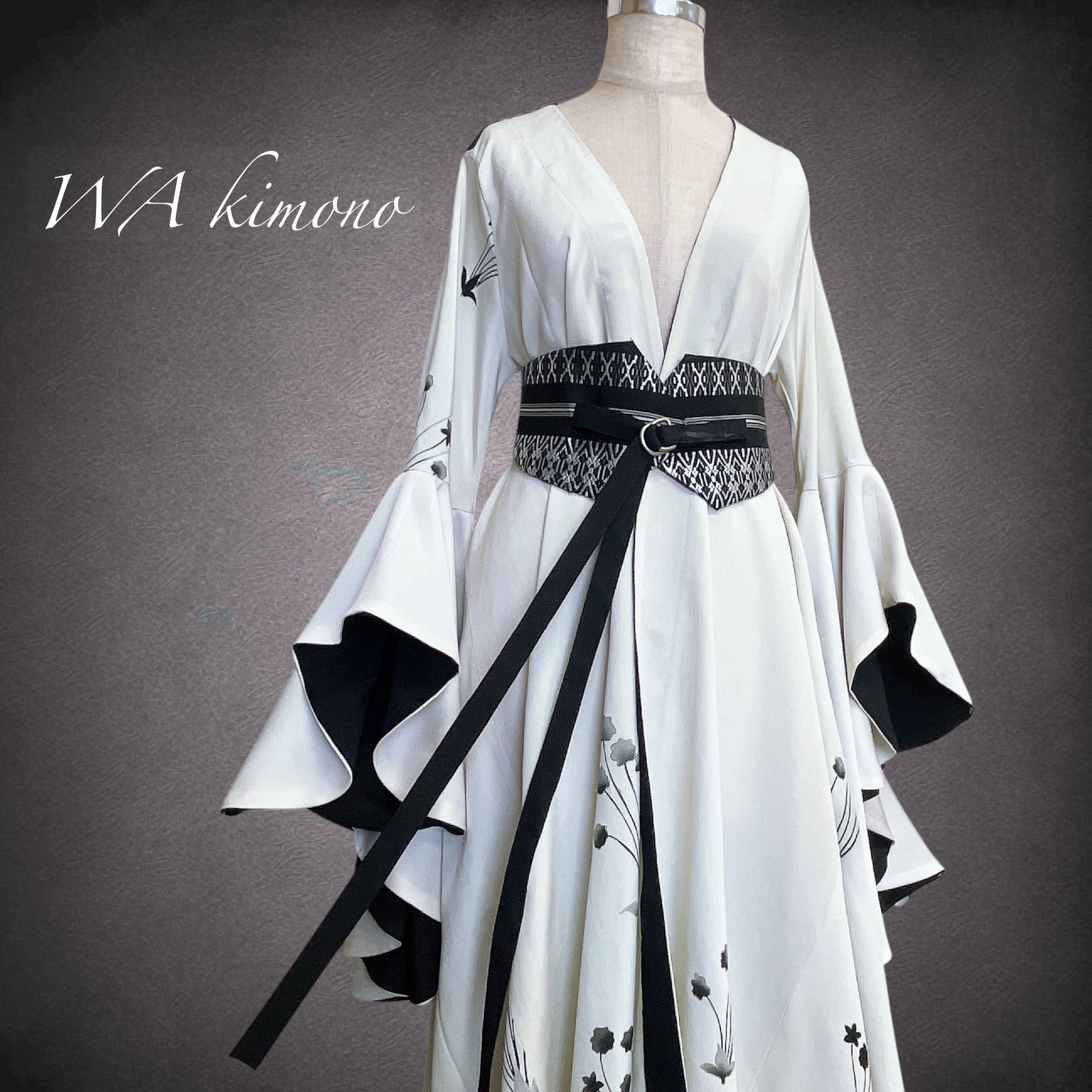 白黒 花模様 ドレープ袖 着物ガウン ドレスガウン 着物リメイク 演奏会 結婚式 バンド 和装 B71102