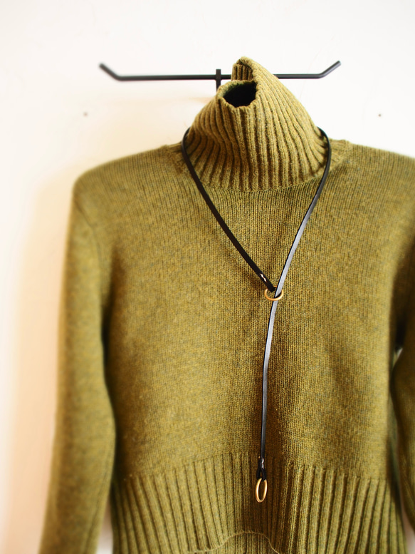 真鍮リング＋革ラリエット82 black 1枚目の画像