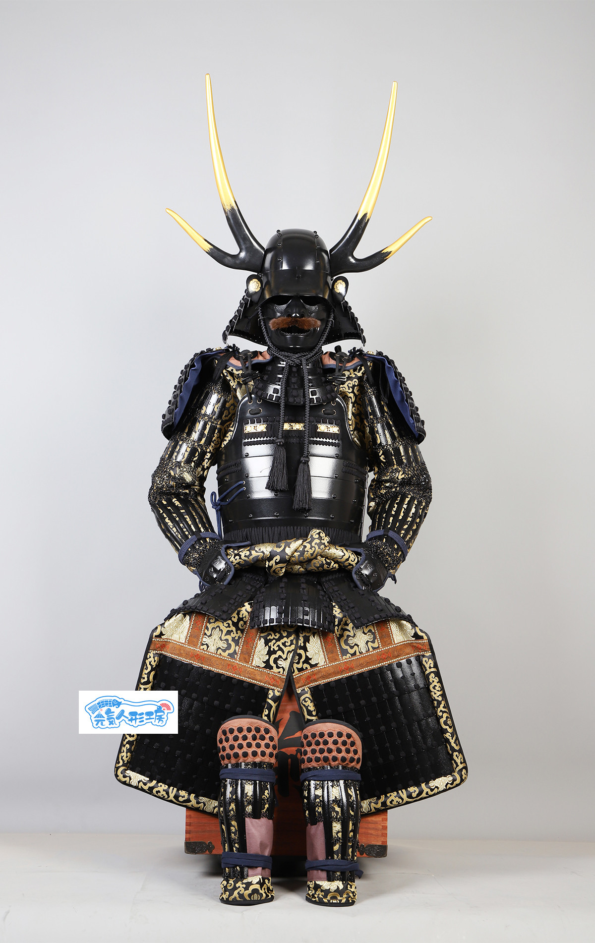 本格 甲冑 鎧兜 黒 伝統武士飾り 戦国武将風 和風インテリア 兜飾り 撮影 舞台 コスプレ用 五月人形代替