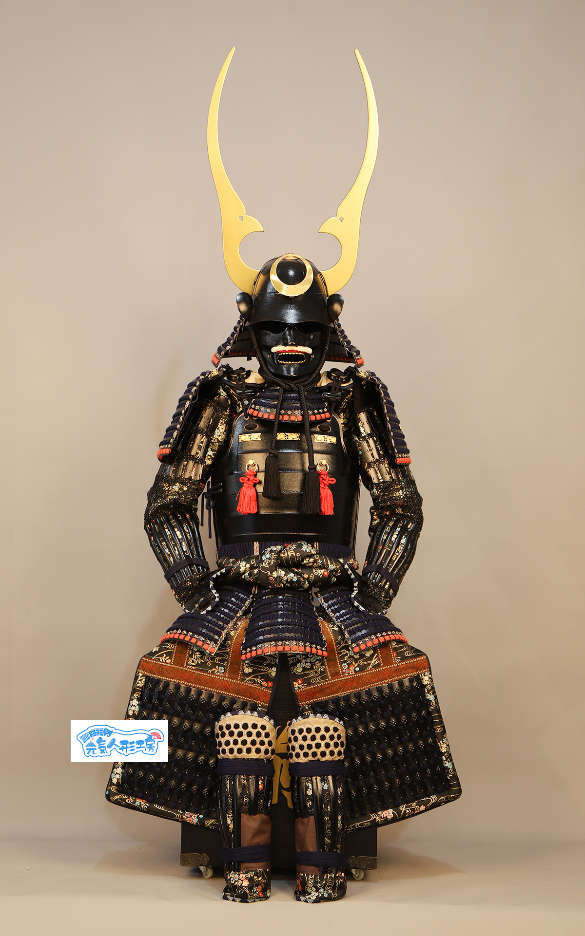 本格 甲冑 鎧兜 黒 伝統武士飾り 戦国武将風 和風インテリア 兜飾り 撮影 舞台 コスプレ用 五月人形代替