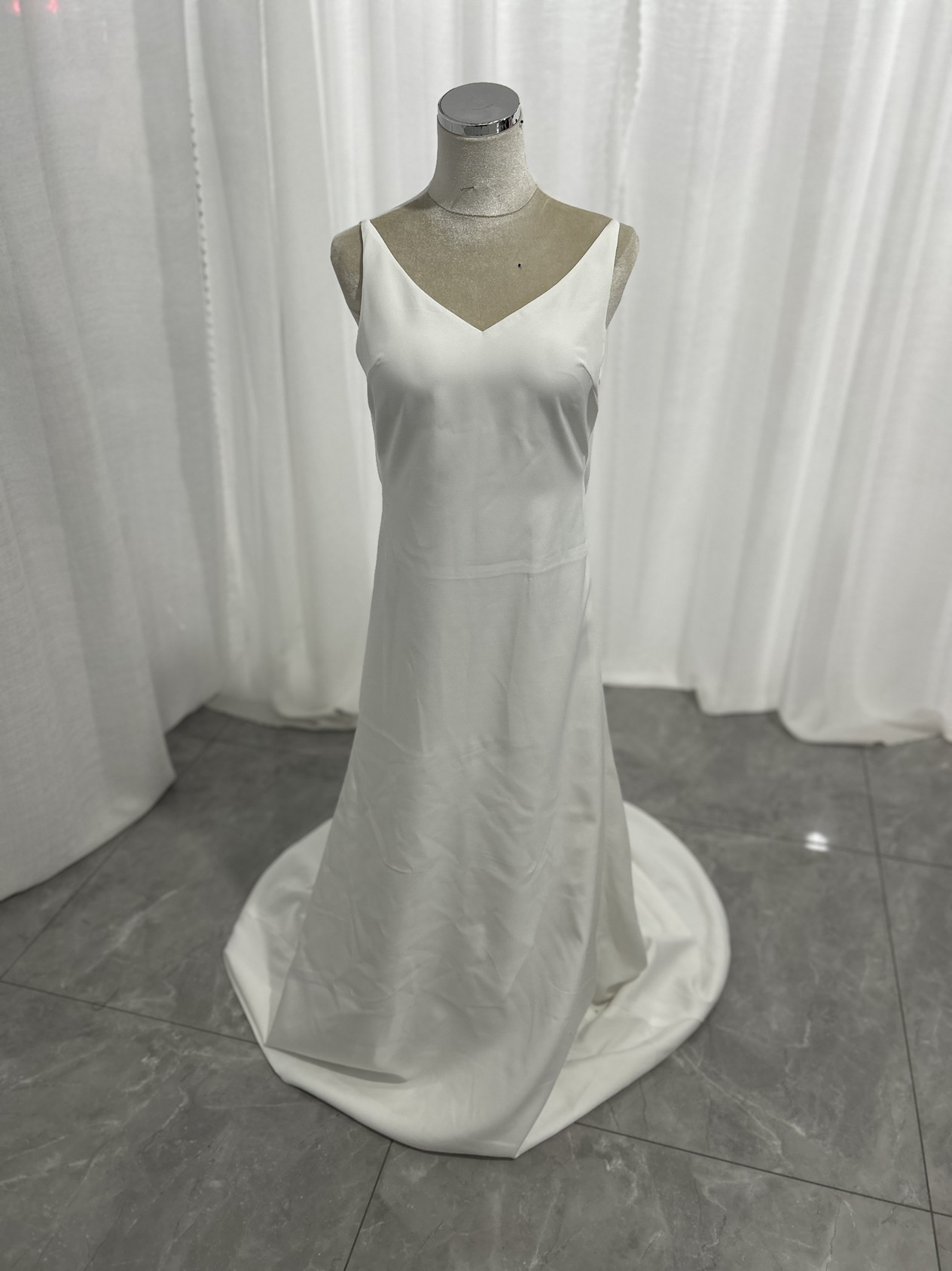 エレガント Vネックドレス ウェディングドレス 二次会/前撮り Vネックドレス 大人気上昇