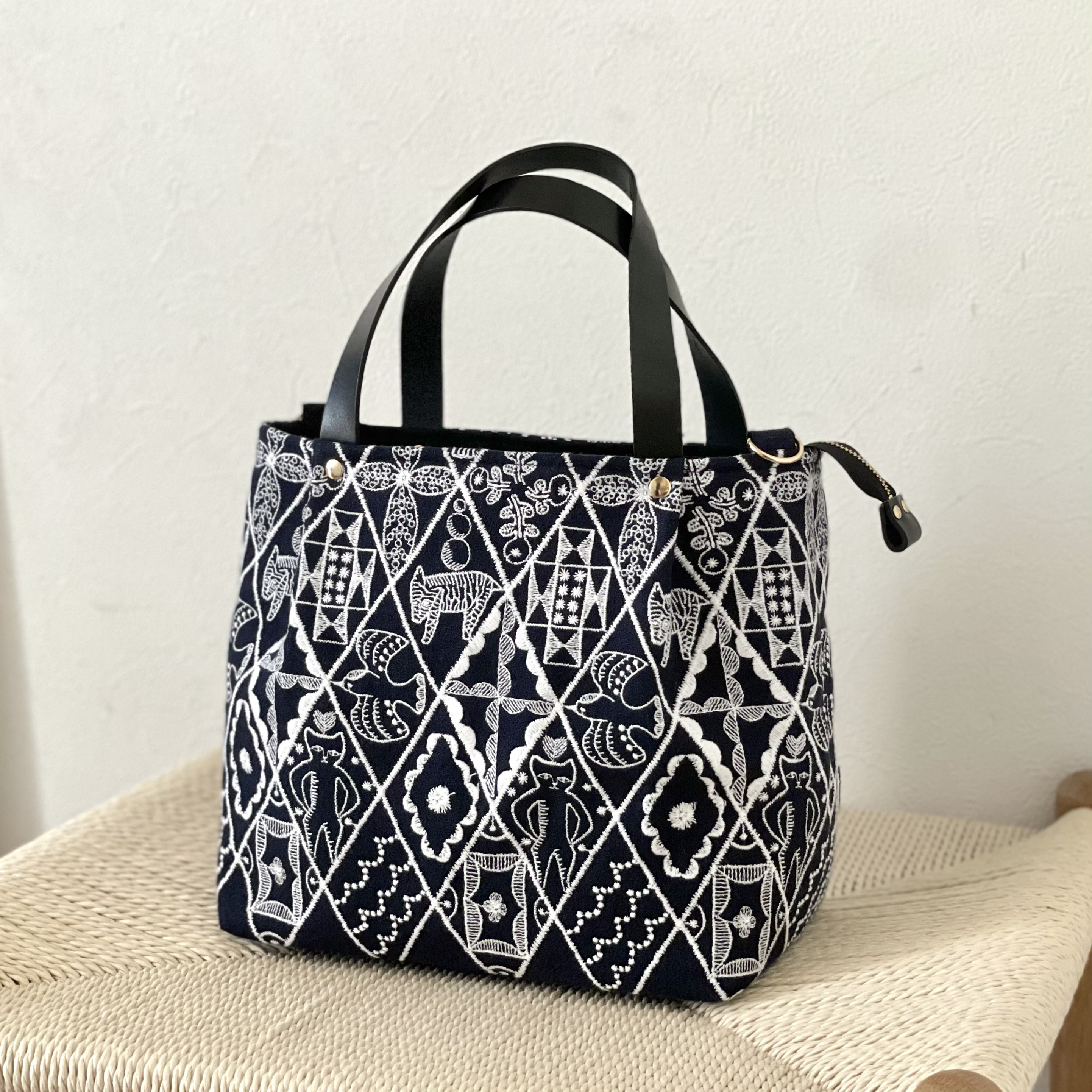 ⚮̈ミナペルホネン　symphony navy かくれんぼトート