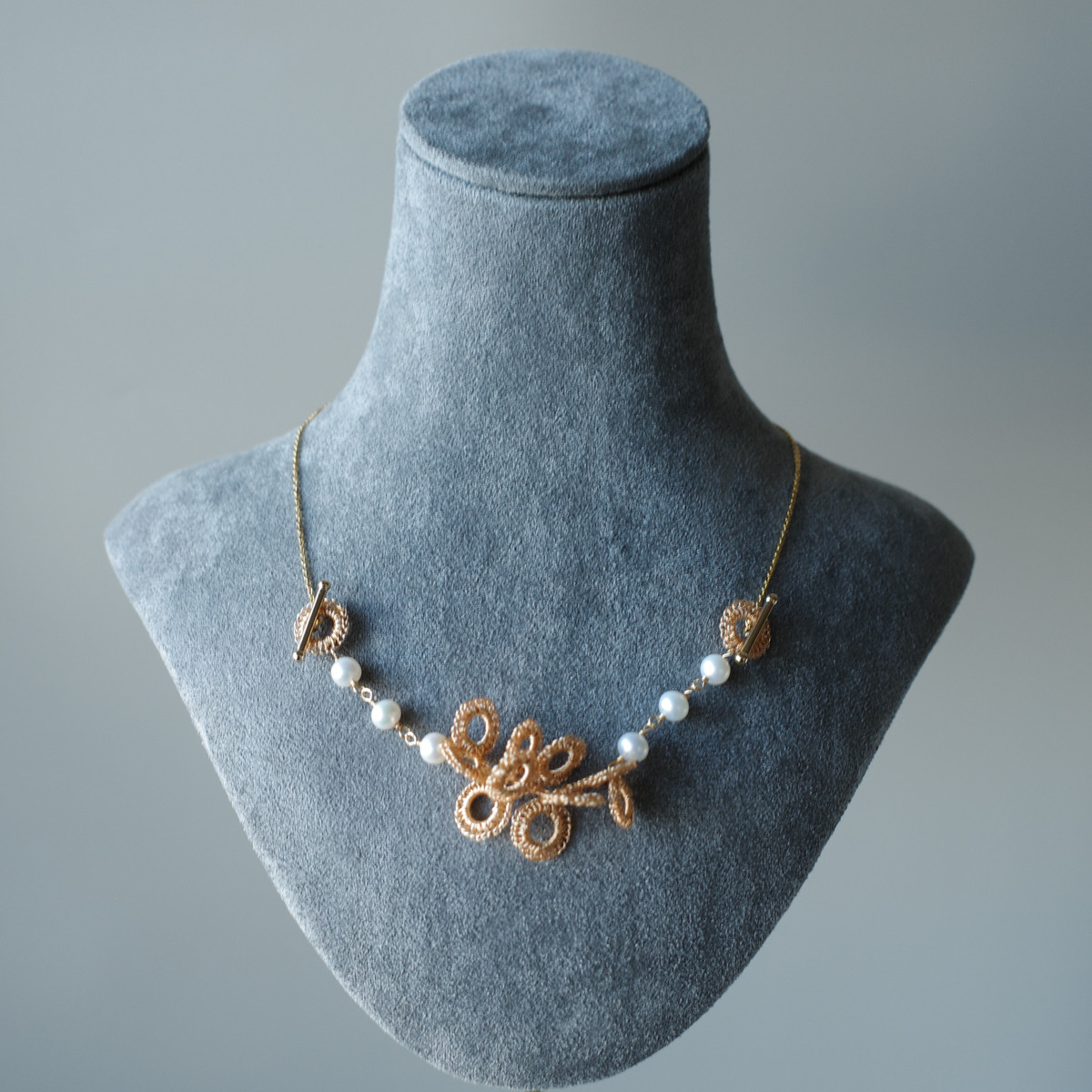 Full Bloom – ワイヤークロッシェとパールのネックレス