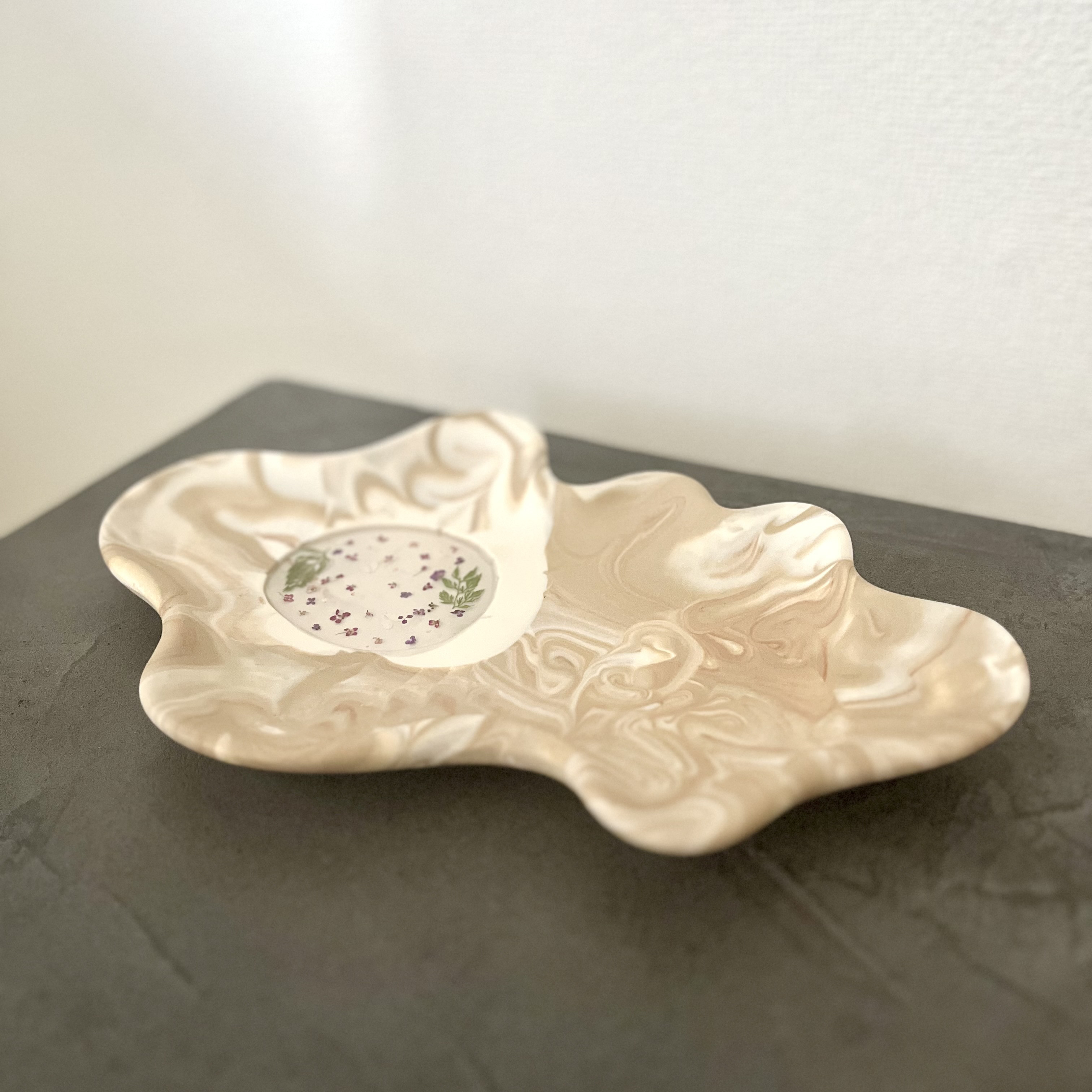 WAVE LAND TRAY～水辺の花々～ ジェスモナイト トレイ アクセサリートレー