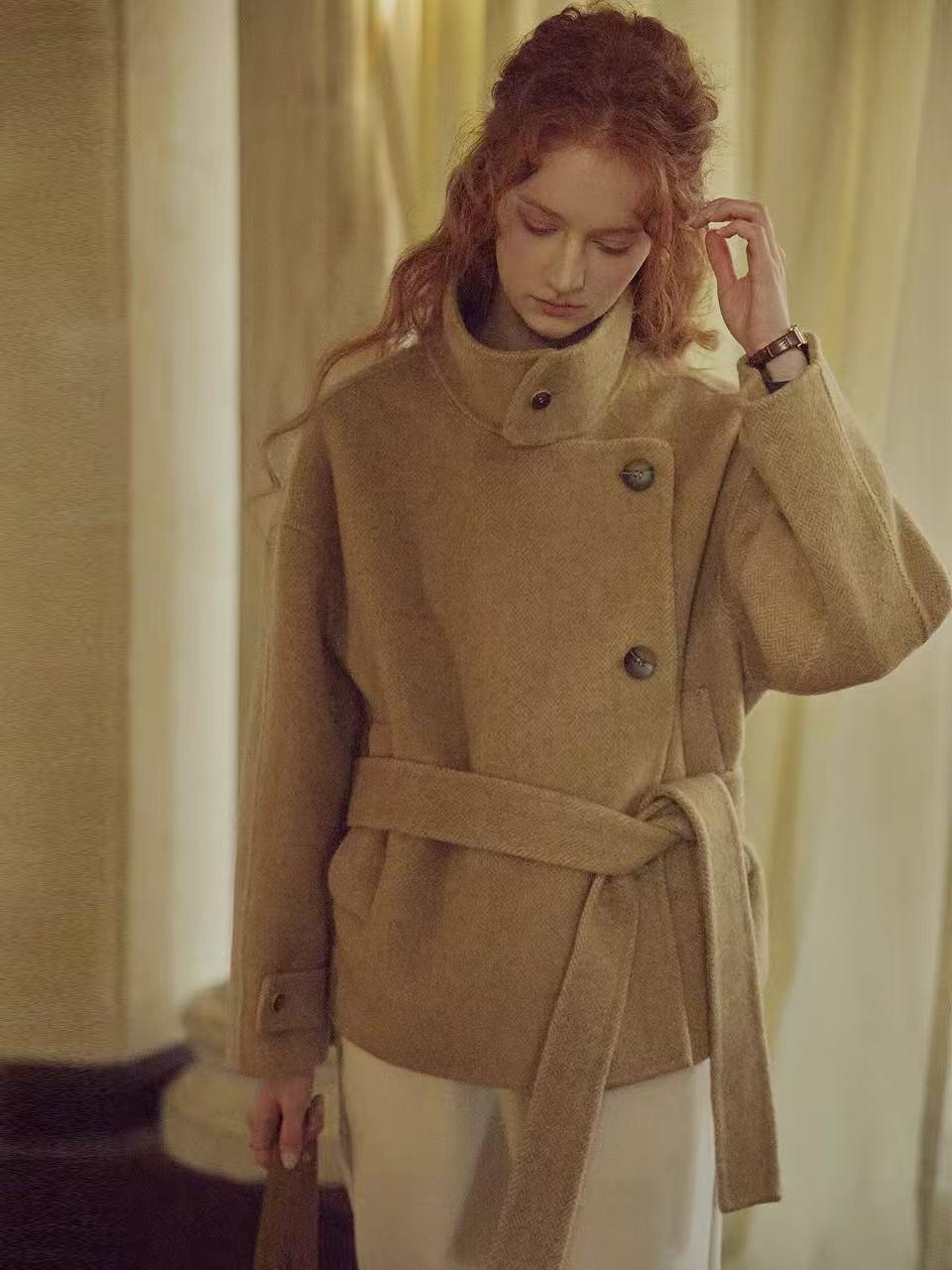 秋冬向きドロップスリーブショートコート　ウール混スタンドカラーコート