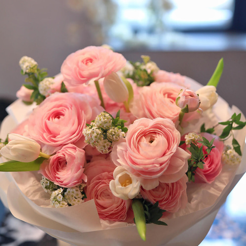 冬のラナンキュラス｜淡いピンクのやさしい花束 ブーケ King 通販