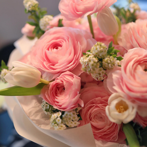 冬のラナンキュラス｜淡いピンクのやさしい花束 ブーケ King 通販