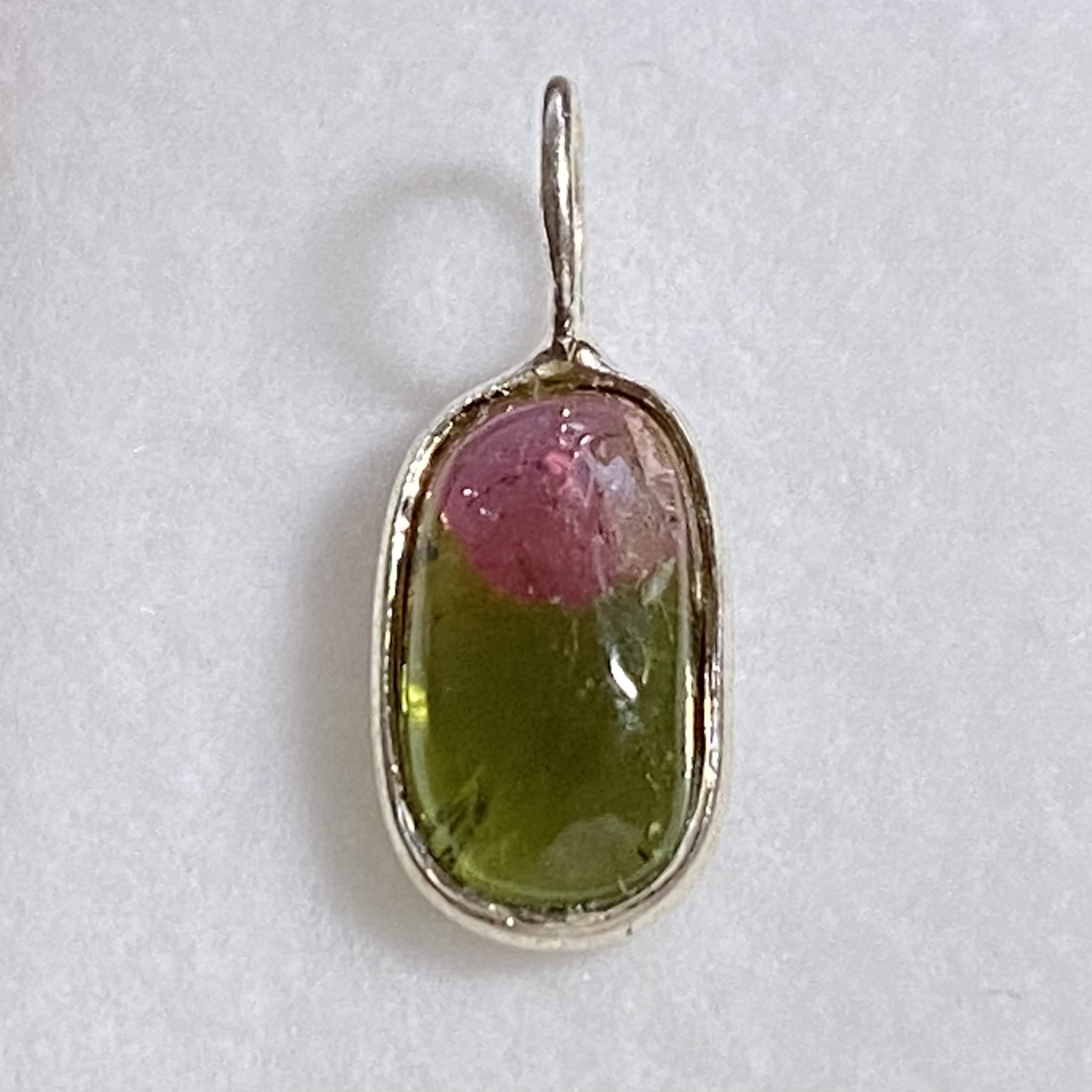 バイカラートルマリン　シルバーチャーム　天然石CA21