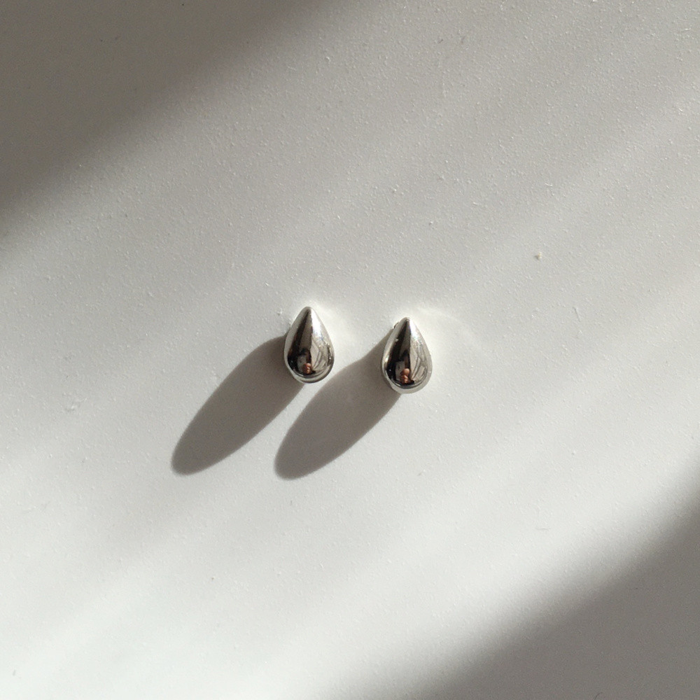 スキンジュエリー選べる上質な本金PT900 付けっぱなし 雫 ドロップペアシェイプ   バレンタインピアス