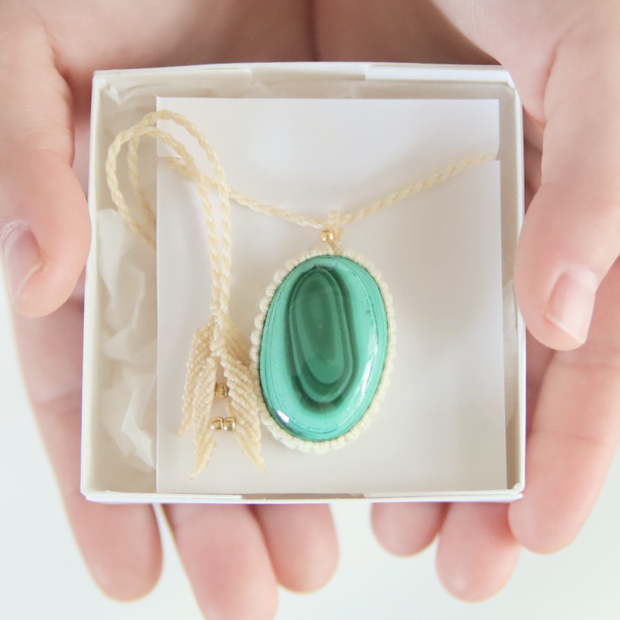 【マラカイト】天然石のマクラメネックレス