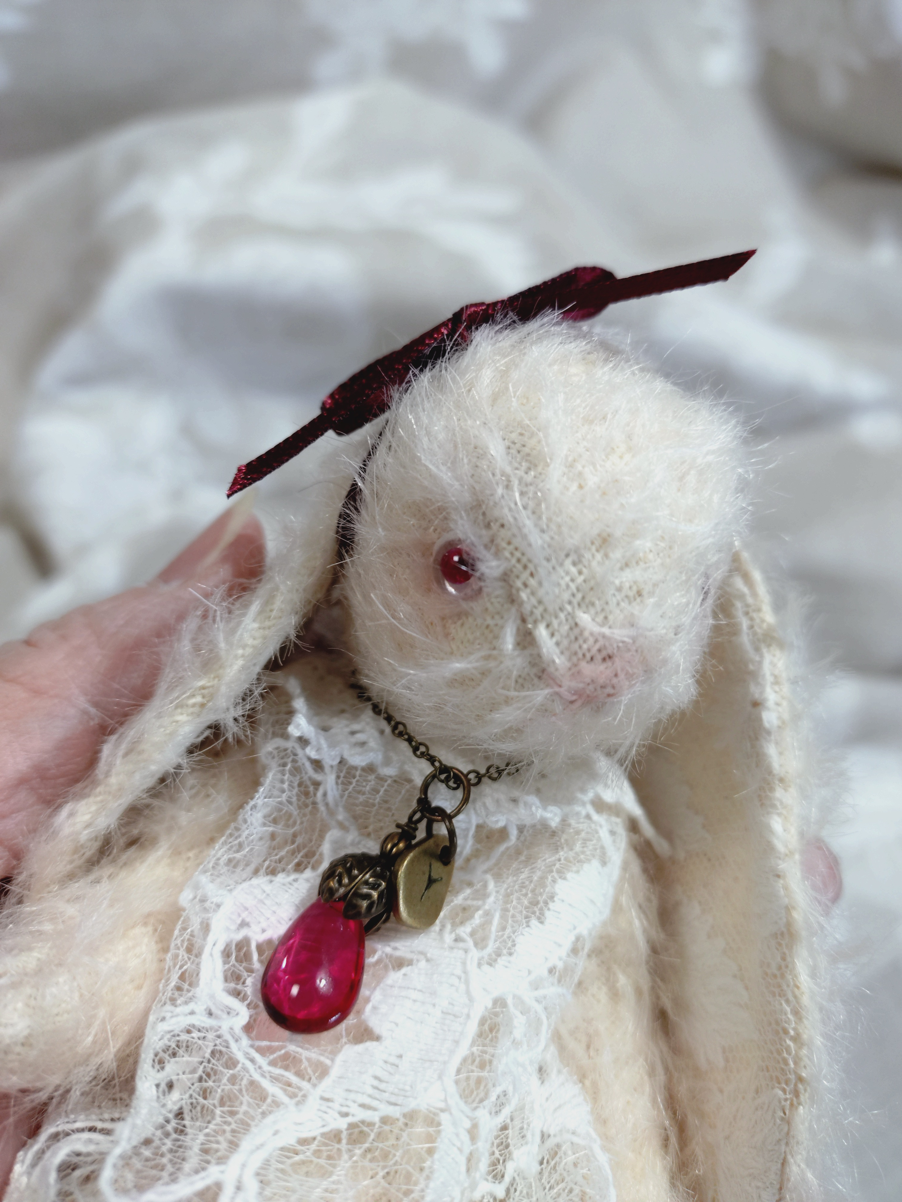 たれ耳うさぎ　赤リボン