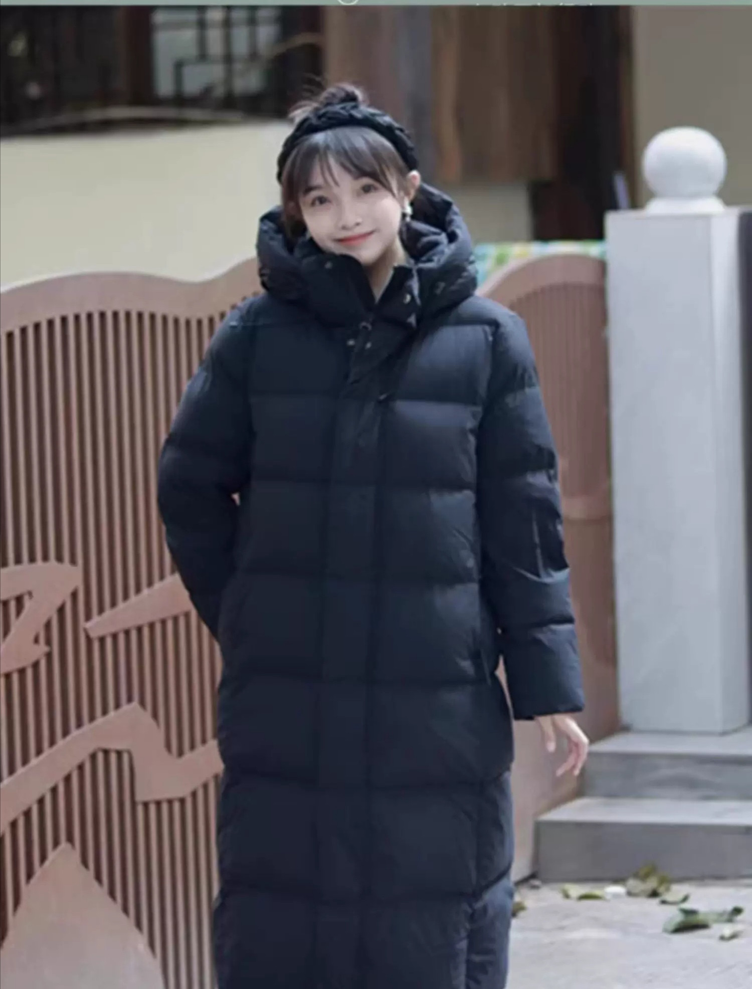 2025年ストレートホワイトカモフラ牛角ボタン ダウンジャケット女性中長期大毛襟厚手冬ファッションコート 高級感 旅行