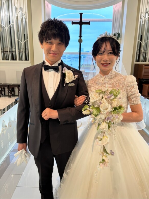 実例写真！ボレロのみ 半袖 ハイネック キラキラ光る刺繍 韓国風ドレス 華やか 披露宴/結婚式 素敵な