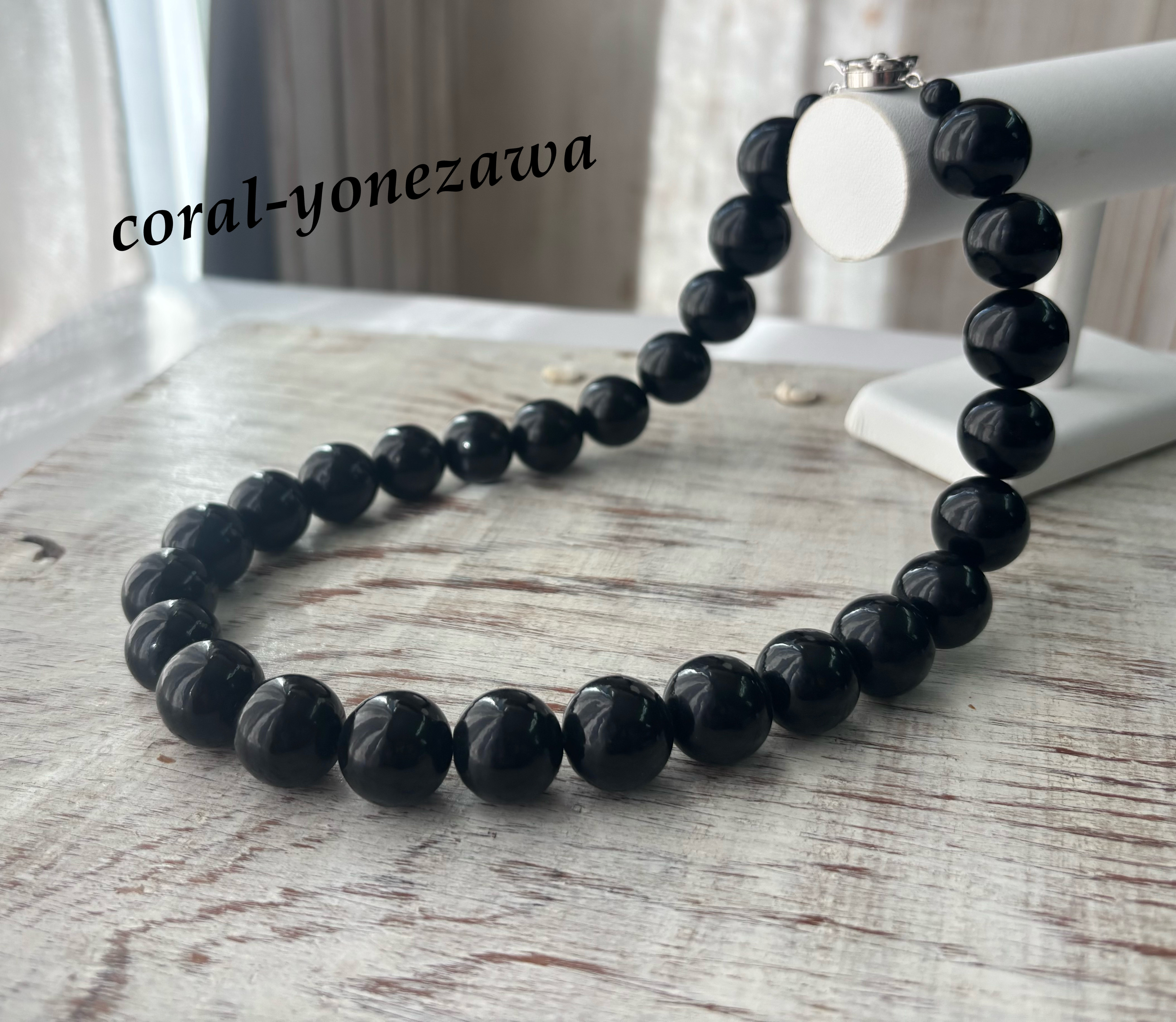 黒珊瑚ネックレス.ブラックな輝き