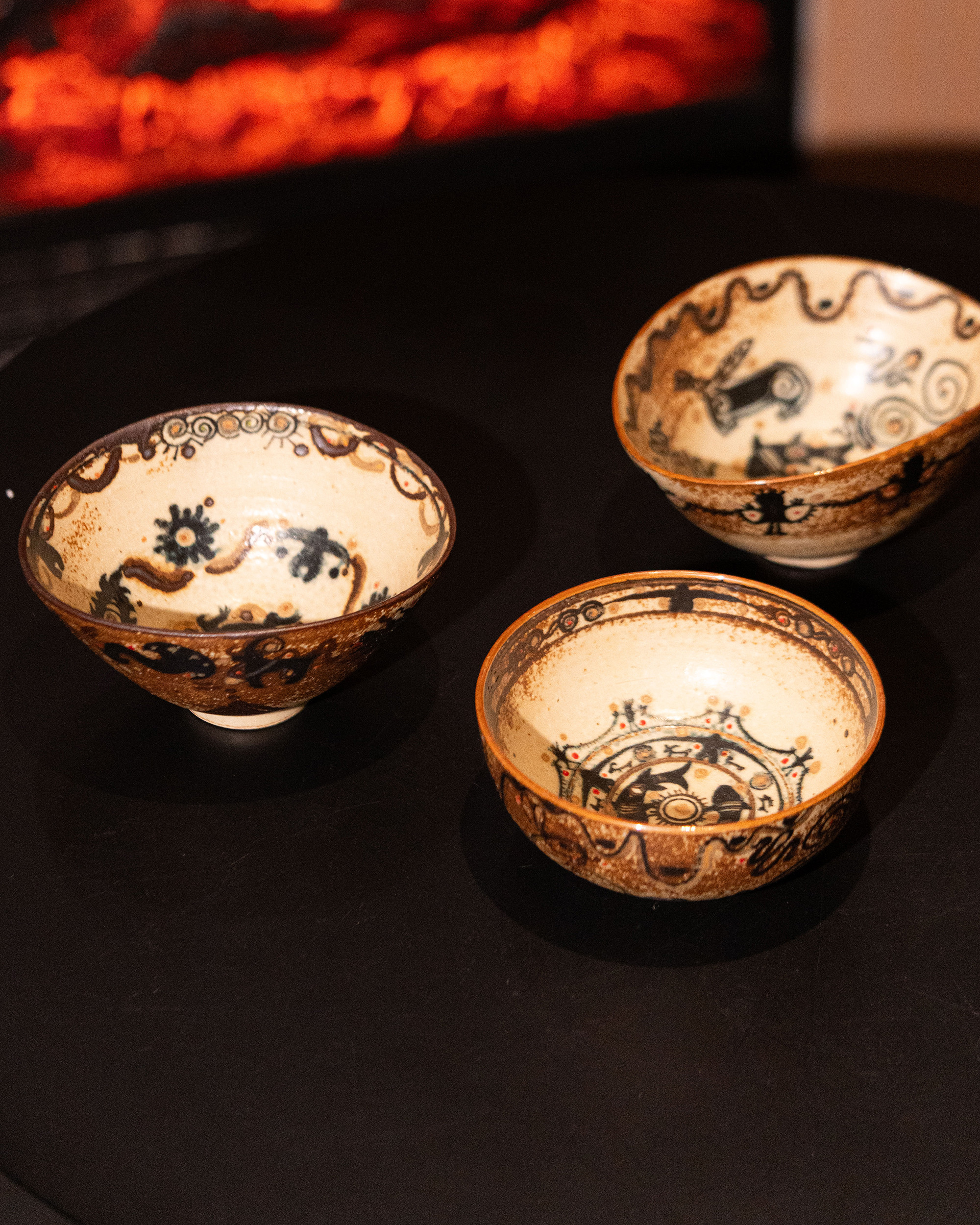 詩瓷集｜岩絵シリーズ｜貝殻碗・錢袋カップ・タレ皿（景徳鎮製・釉下彩）一人ごはんに最適な食器セット｜中国旧石器時代の岩絵文