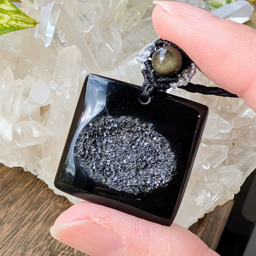 ☆Druzy☆ブラックオニキス・オニキス☆マクラメ編みネックレス 470