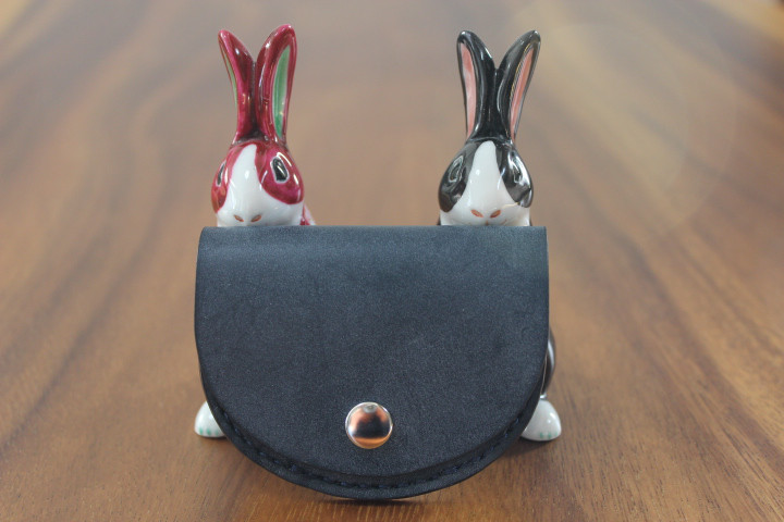 Ｈｅａｒｔ＆Ｄｉａ　手縫い　馬蹄型小銭入れ　ブライドルレザー（ネイビー）