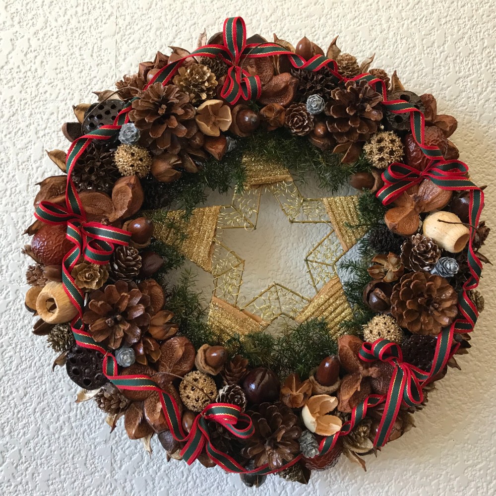 《X’mas》️北欧の森の木の実とリボンのゴールドスター　33cm（一点限定）