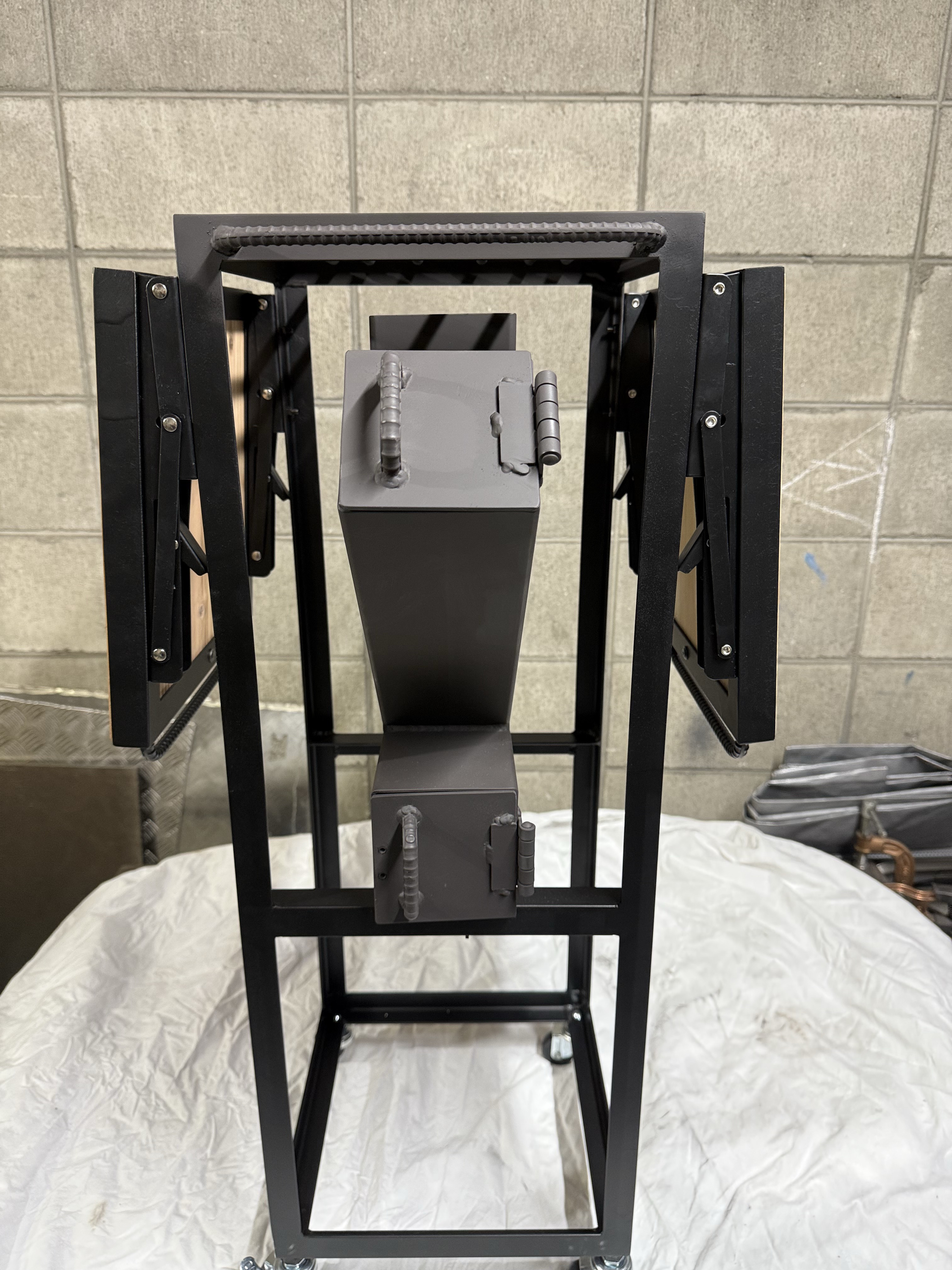 【受注生産】移動式サイドテーブル付きロケットストーブ