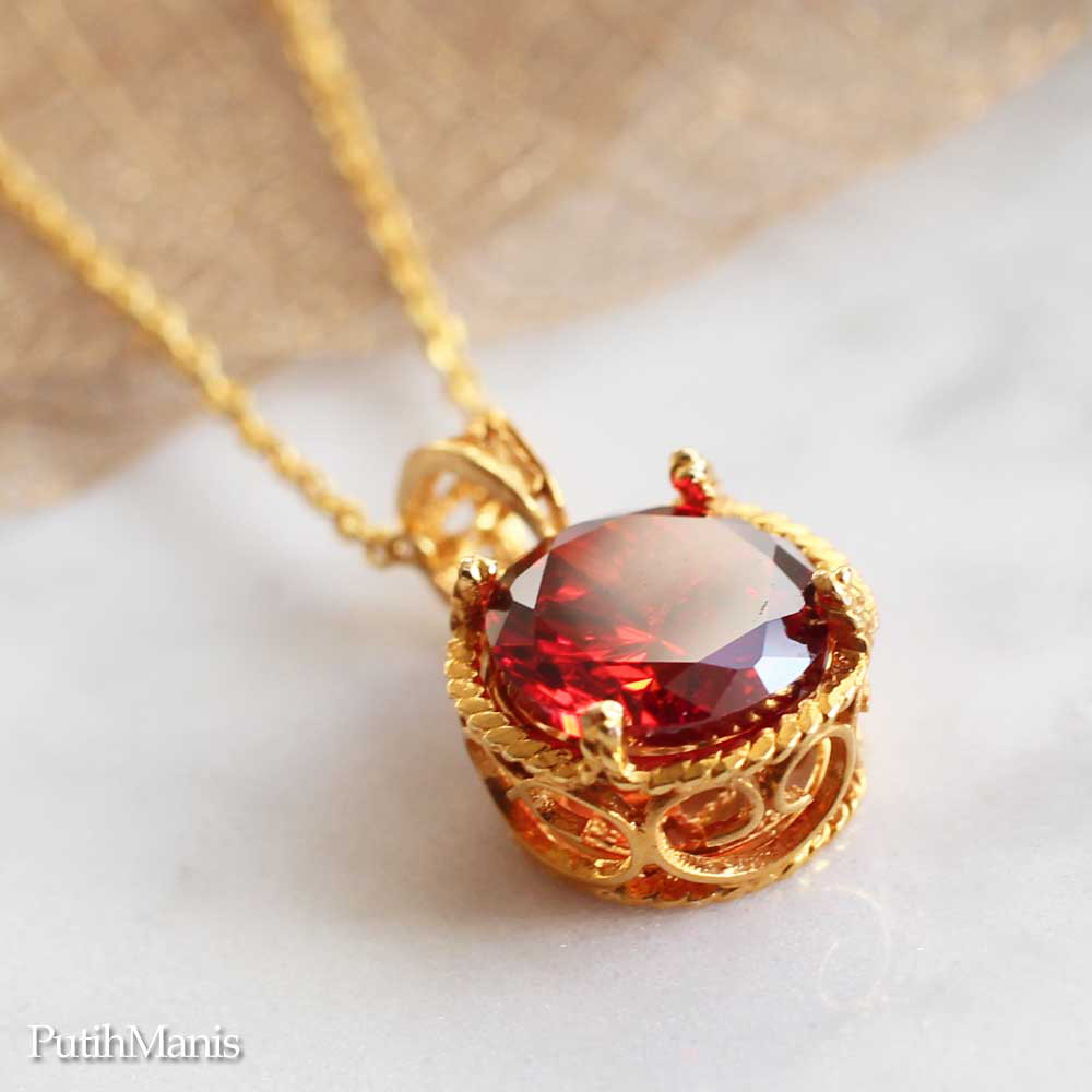 １月ガーネットカラー＊透かしの台座に赤いCZストーンが映えるネックレス [fil1601-n-g]