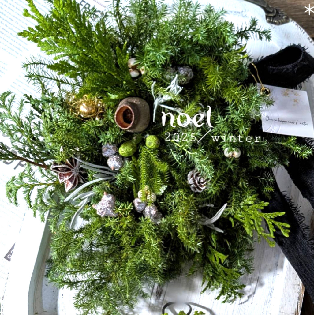 フレッシュリース／クリスマスリース／White*φ 23㌢ボリュームタイプ／フレッシュな針葉樹で紡ぐリース　売切れ