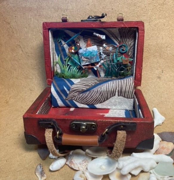 小鼓　トランク　中古品② ミニトランクの中の小さな世界【密林の画家】 立体・オブジェ elsala