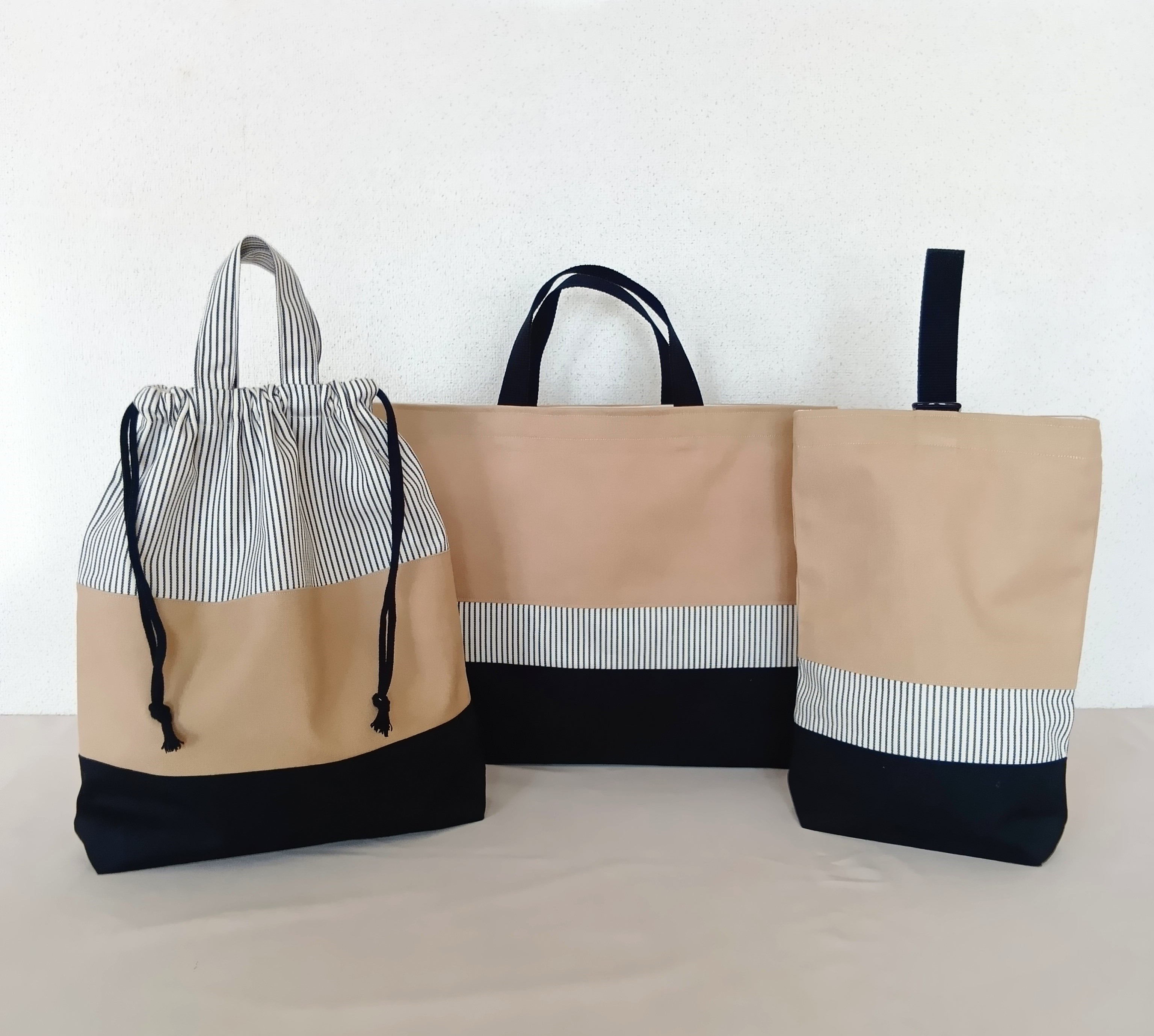 ダークベージュ　ストライプ　ブラック　シンプル　　レッスンバック　上靴入れ　体操着袋　入園入学準備3点セット