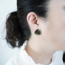 T-257 美濃燒磁磚耳環/耳環，黑珍珠色（皮革耳背） 第6張的照片