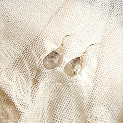 マニカラン水晶のピアス(14kgf) ピアス（フック・チェーン） 虹色湖水