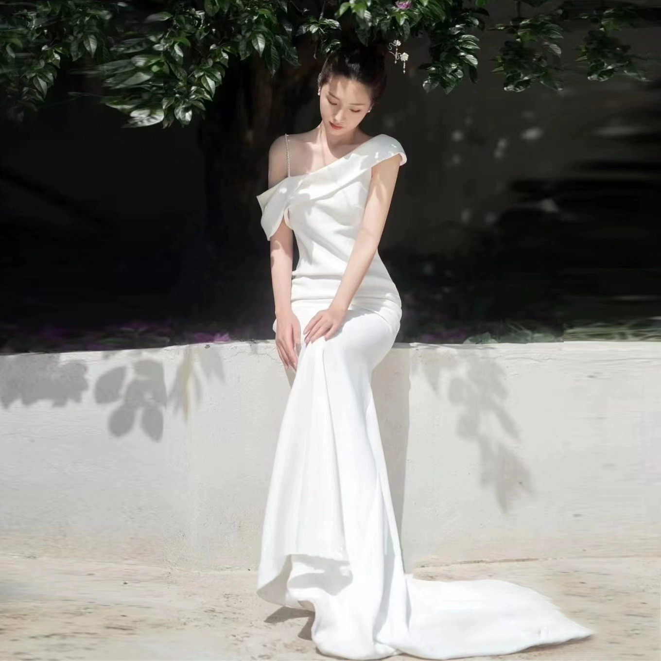 高級感 黒 白 ノースリーブ パーティードレス 裾引き シンプル 演奏会 発表会 誕生日 パーティー 前撮り HL728