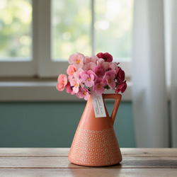 粘土のお花】千日紅をシンプルガラスボトルに飾って・・・約19センチ