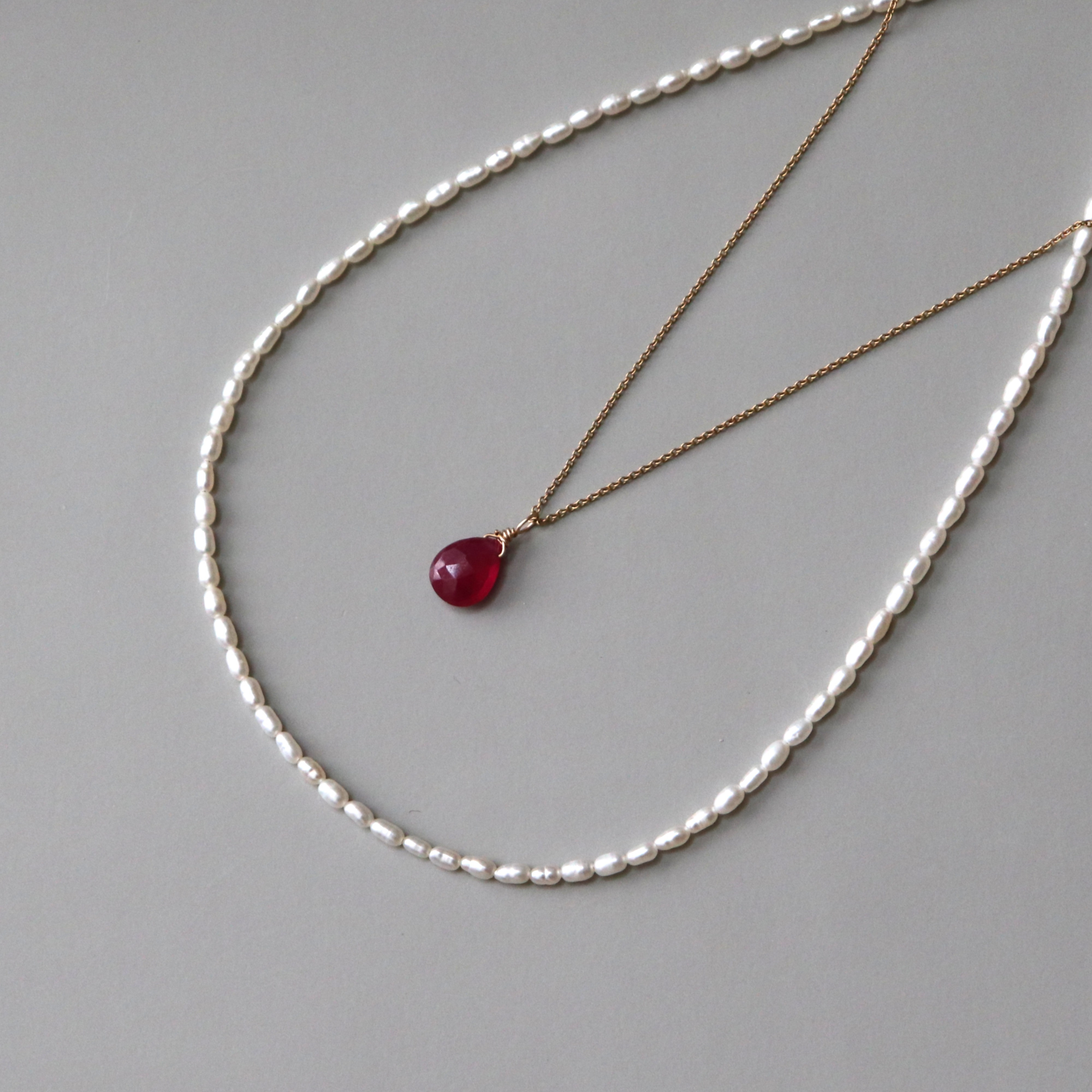 【セットでお得】　ルビーと淡水パール　重ね付けでおしゃれを楽しむ　ネックレス・ジュエリー　プレゼント