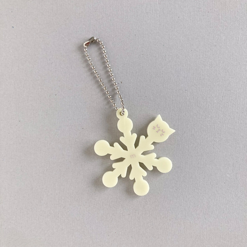 きょとん顔の猫たちポーチと雪の結晶キーホルダーセット 冬限定