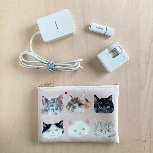 きょとん顔の猫たちポーチと雪の結晶キーホルダーセット 冬限定